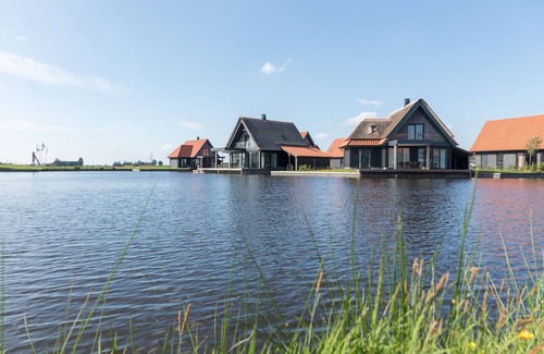 Ossenzijl Villa | Luxury Villa on Waterfront