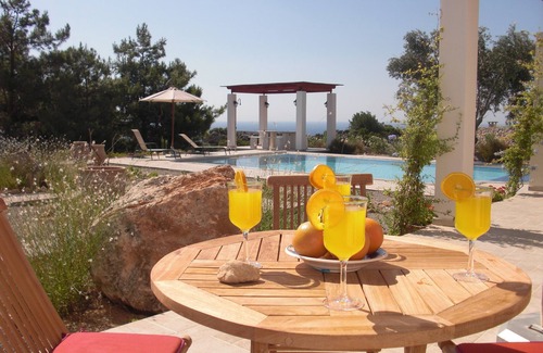 Archangelos Villa | Luxury Villa. Overlooks Tsampika Beach. Large private pool. 4 bedrooms.