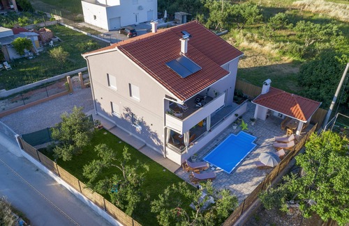 Kastel Stari Villa | LUXURY VILLA PETRA WITH 5 BEDROOMS NEAR SPLIT