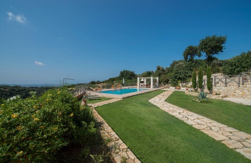Keramota Villa | Luxury Villa Rosso Karrubo with Enormous pool and panoramic views!