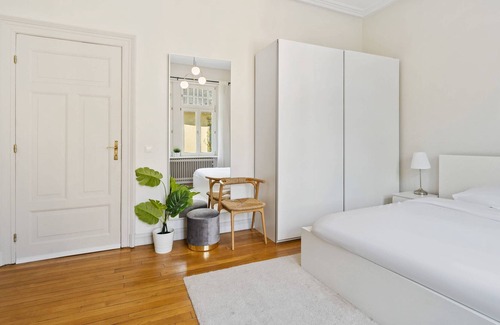 Limpertsberg Villa | Luxury Villa's Room w shared Bathroom&Kitchen ID39