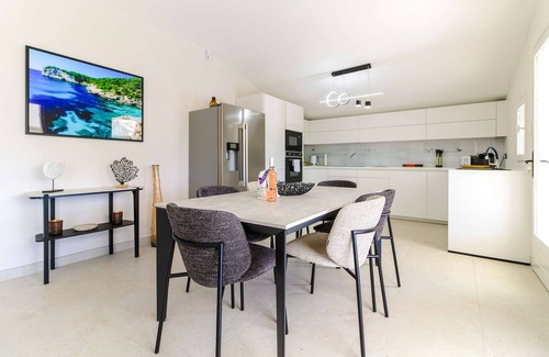 Le Lavandou House | Luxury Villa - Seaview, Pool et Spa by SELECTsoHOME