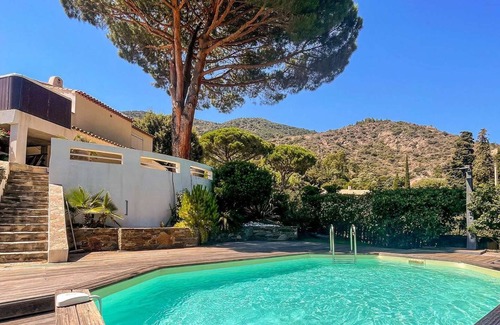 Le Lavandou House | Luxury Villa - Seaview, Pool et Spa by SELECTsoHOME