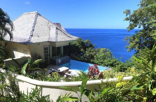 Soufriere Villa | Luxury Villa sleeps 12 includes 24hr security