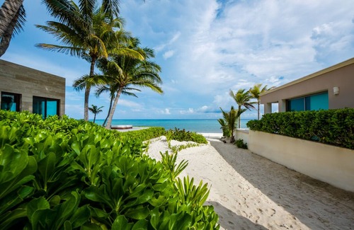 Playacar Fase I Villa | Luxury Villa! Steps from the Caribbean & Beach Access! Quick walk to town, WiFi!
