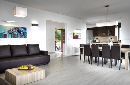 Veliko Brdo House | Luxury Villa View Makarska, private heated infinity pool, Jacuzzi, Gym,BBQ.