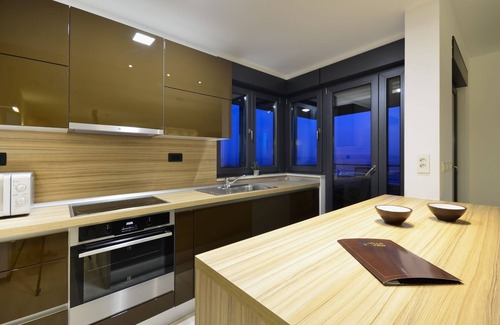 Veliko Brdo House | Luxury Villa View Makarska, private heated infinity pool, Jacuzzi, Gym,BBQ.