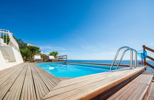 Maiori Villa | Luxury Villa Vittoria- Villa with garden, swimming pool and jacuzzi overlooking the sea