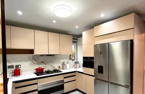 Kireka House | Luxury villa with a king-size bed in Butabika