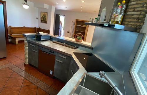 Zaragoza Villa | Luxury villa with detail decorated pool