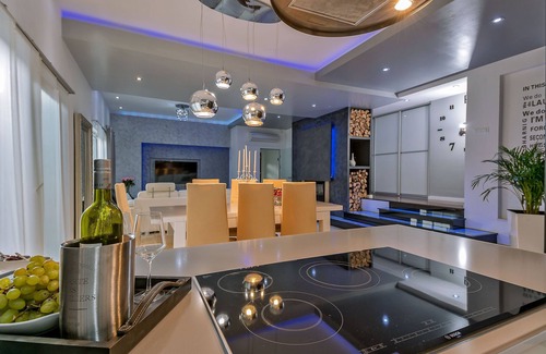 Srinjine Villa | Luxury Villa with heated private pool,sauna,whirlpool, In solitude.