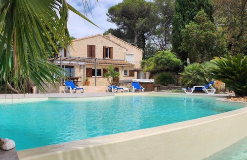 Quartier des Espesses Villa | Luxury villa with infinity pool & spa 5 min from downtown Nîmes