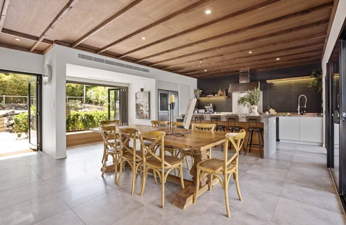 Newrybar House | Luxury Villas Born Kraal (With Car Parking)