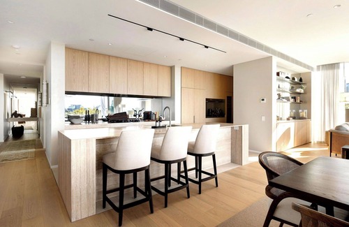 South Yarra Apartment | Luxury Villas Como Penthouse (Melbourne skyline and river views)