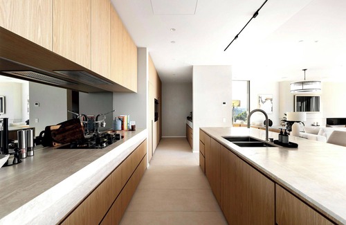 South Yarra Apartment | Luxury Villas Como Penthouse (Melbourne skyline and river views)