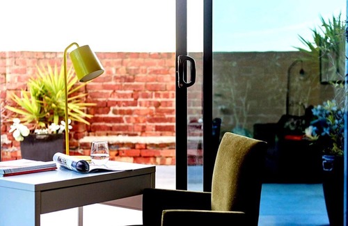 Fitzroy Apartment | Luxury Villas Factory Penthouse (With Car Parking)