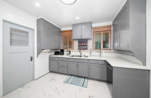 La Brea Bed & Breakfast | Luxury VRBO