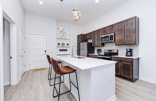 Fishers Apartment | *LUXURY WALK IN THE PARK-2*