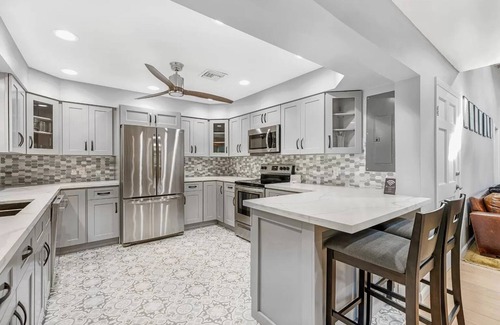 Hendricks and Venice Isles House | Luxury Waterfront bungalow off Las Olas with private pool and 50 foot dock