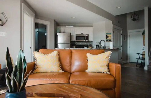Portage Condo | Luxury Waterfront 2 Bedroom Condo by Lake Michigan