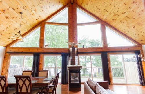 Adolphustown House | Luxury Waterfront Cottage