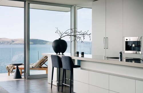Sandy Bay House | Luxury waterfront home with beach access