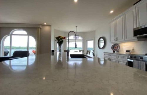 Amherstview House | Luxury Waterfront Kingston