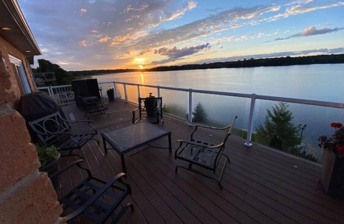 Amherstview House | Luxury Waterfront Kingston