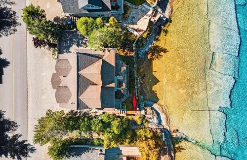 Lion's Head House | Luxury Waterfront Oasis W Hot Tub