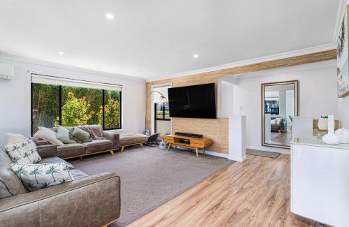 Sorrento House | Luxury Waterside Oasis