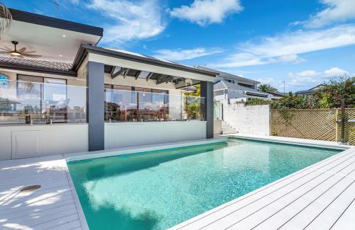 Sorrento House | Luxury Waterside Oasis