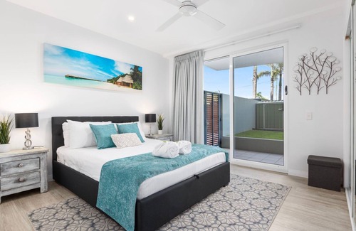 Pialba Apartment | Luxury Waves on the bay