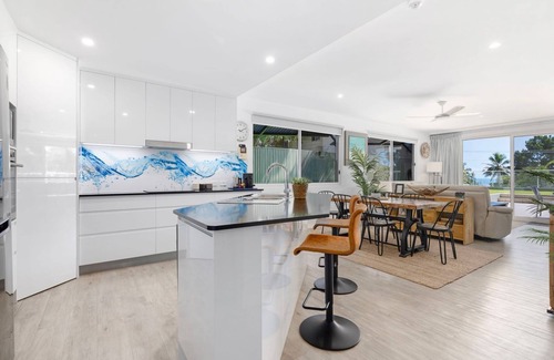 Pialba Apartment | Luxury Waves on the bay