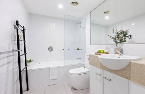 Pialba Apartment | Luxury Waves on the bay