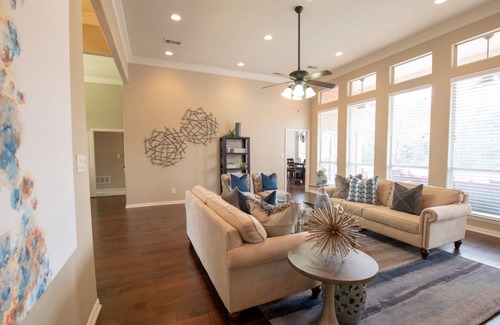 Lake Dallas House | Luxury Weekend Getaway.