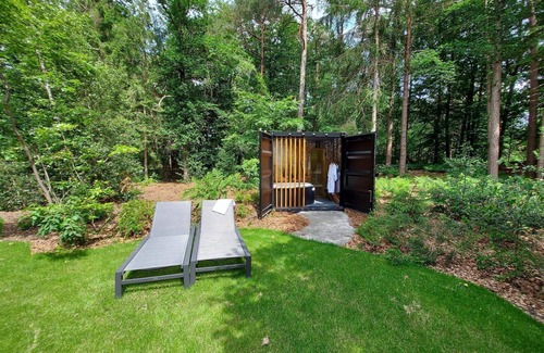 Norg House | Luxury wellness bungalow for 6 people with private sauna and whirlpool overlooking the forest.