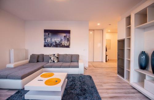 Militari Apartment | Luxury Westpark 2 Presidentialsuite with Lake View W4