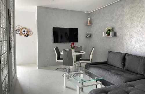 Militari Apartment | Luxury Westpark 2-Room Apartment Lakeview W5