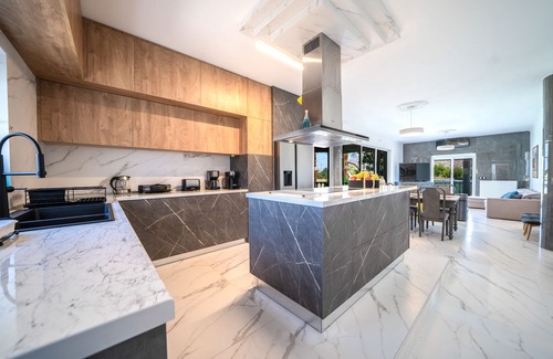 Stavros Villa | Luxury White House - Family Villa Near Sea - Zorbas Beach with playground, bikes