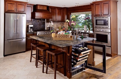 Newberg House | Luxury Wine Country Estate: Hot Tub, Sauna, Fire Pit, Vineyard & Valley Views