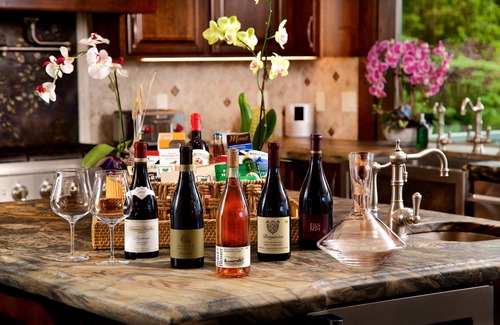 Newberg House | Luxury Wine Country Estate: Hot Tub, Sauna, Fire Pit, Vineyard & Valley Views