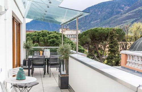 Merano Apartment | Luxus Penthouse mit Terrasse, Garage, Fahrradraum und Infrarotsauna