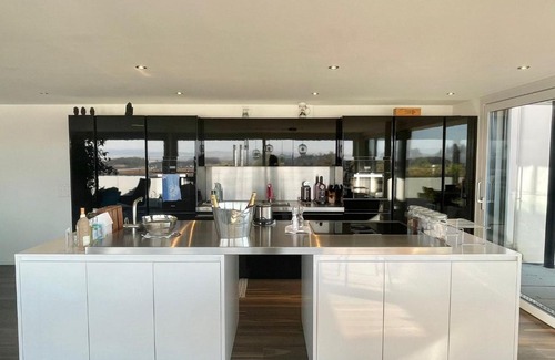 Gummenen Apartment | Luxusloft mit warmem Outdoor Whirlpool