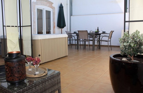 Luz de Tavira Apartment | "Luz House" charming apartment with Jacuzzi