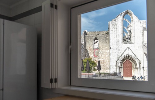 Sacramento Apartment | LV Premier Chiado CH1- Balcony, Central, Elevator