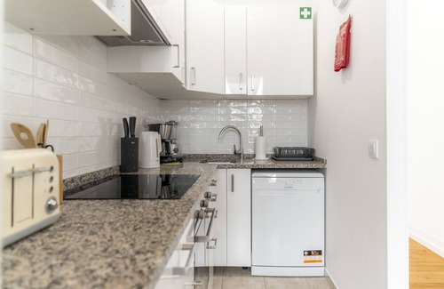 Sacramento Apartment | LV Premier Chiado CH5- AC, lift, central