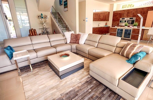 Pelican Villa | LVCC Villa Transformer - A retreat for your soul