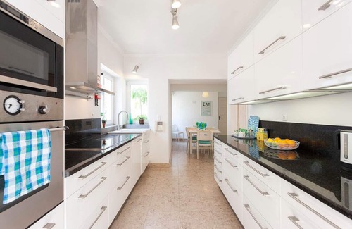 Falca Villa | Lx villa,15m to downtown,14 ppl,private heatable pool and lift