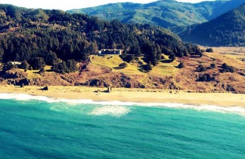 Port Orford Villa | LX28: Gold Beach Oceanfront Estate