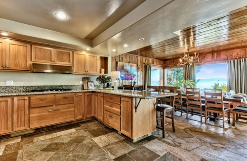 Lincoln Park House | LX6 Lakefront Luxury Estate Cave Rock
